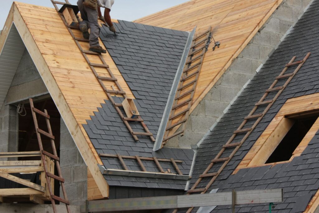 Travaux-de-toiture-ardoise-1024x683